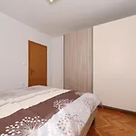 Dora *