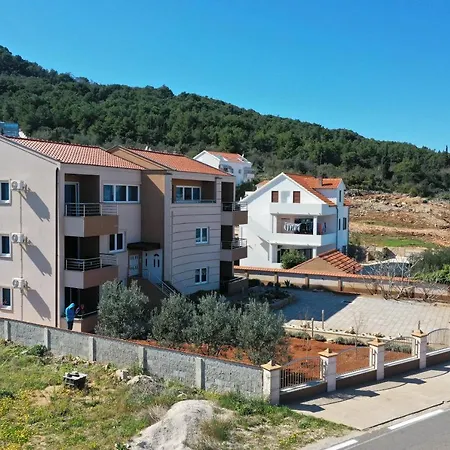 Dora Apartmán