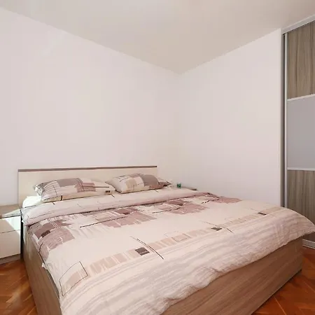 Dora Apartman Preko