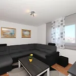 Dora Apartman *