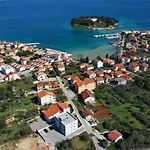 Apartman Dora *